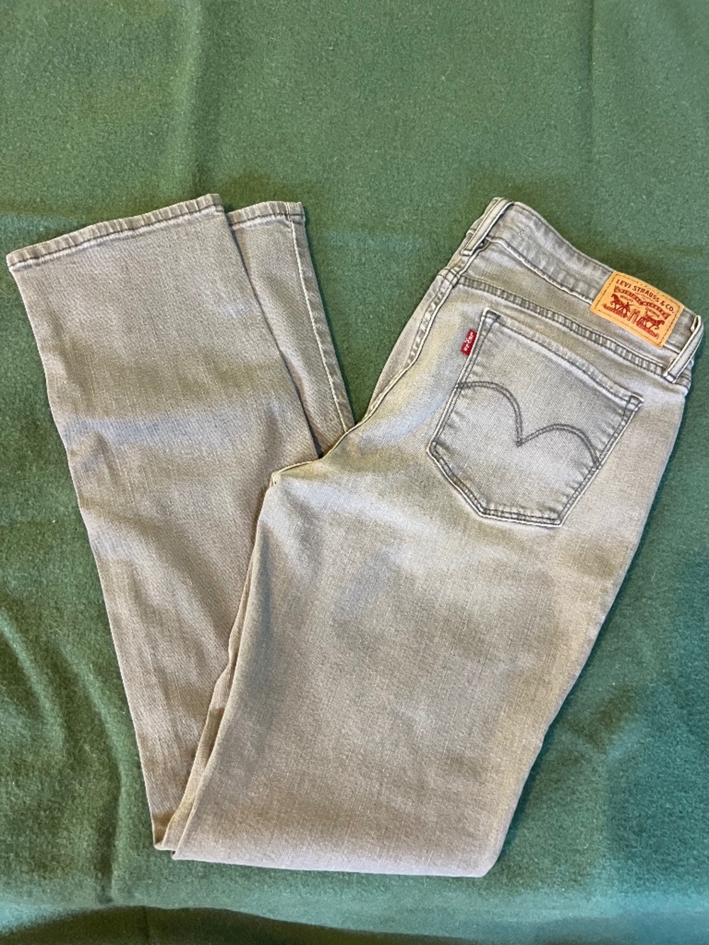 Women’s Levi 712 slim jeans